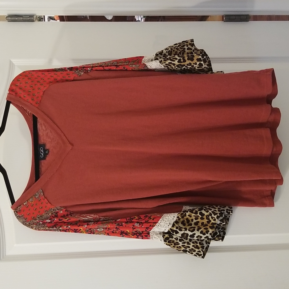 GiGiO Flutter Sleeve Top Size M